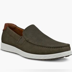 ECCO Nubuck Moccasin Loafers in Tarmac Color
Size 9-9.5